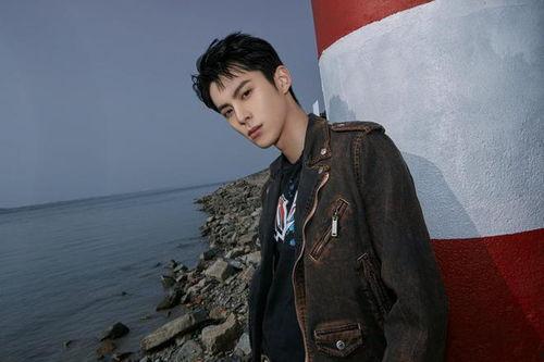 王鹤棣娱乐吃大瓜