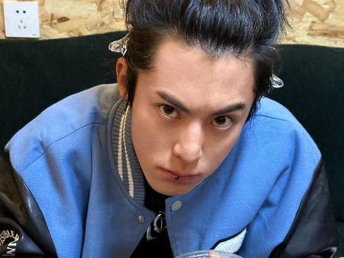 王鹤棣娱乐吃大瓜